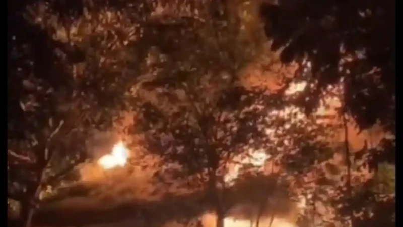 Rumah di Bahar Selatan Muaro Jambi terbakar saat kosong ditinggal pemilik ke Riau.( poto : tribunjambi.com )