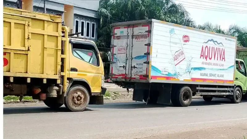 Antrean kendaraan mengular dari arah Paal 10 hingga Simpang Ahok.( poto : tribunjambi.com )