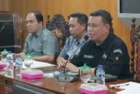 Wakil Bupati Katamso memimpin langsung mediasi yang berlangsung di Aula Pola Utama Kantor Bupati, Jumat (19/6/2026).( poto : tribunjambi.com )