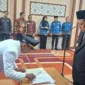 Bupati Bambang Bayu Suseno memimpin langsung pelantikan dan pengambilan sumpah jabatan bagi puluhan pejabat di lingkungan Pemkab Muaro Jambi.( poto tribunjambi.co.id )