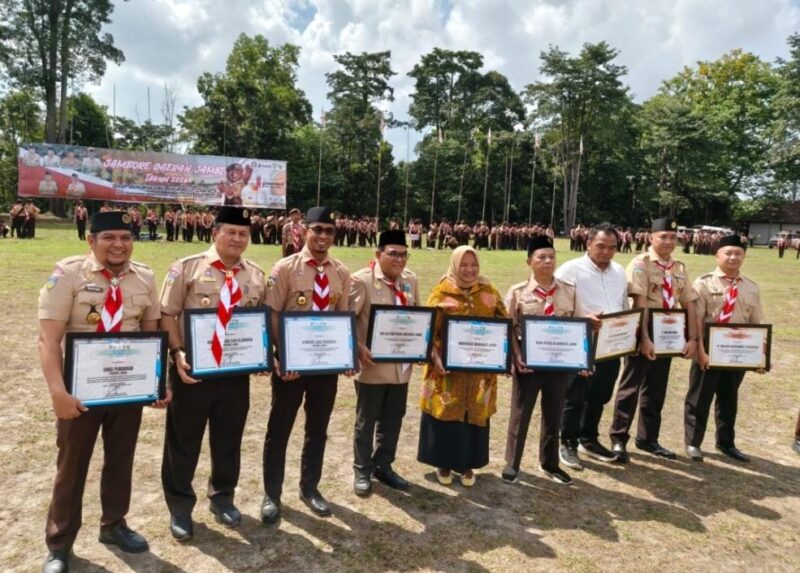 Dinas Pendidikan Provinsi Jambi menerima penghargaan dari Gerakan Pramuka Kwartir Daerah Jambi.( poto : jambilink.id )