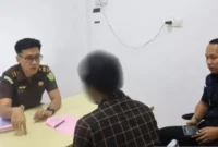 Pada Selasa (9/6/2026), petugas menyerahkan tersangka beserta barang bukti kepada Kejaksaan Negeri Tanjung Jabung Barat untuk melanjutkan proses hukum.( poto jambione.com )