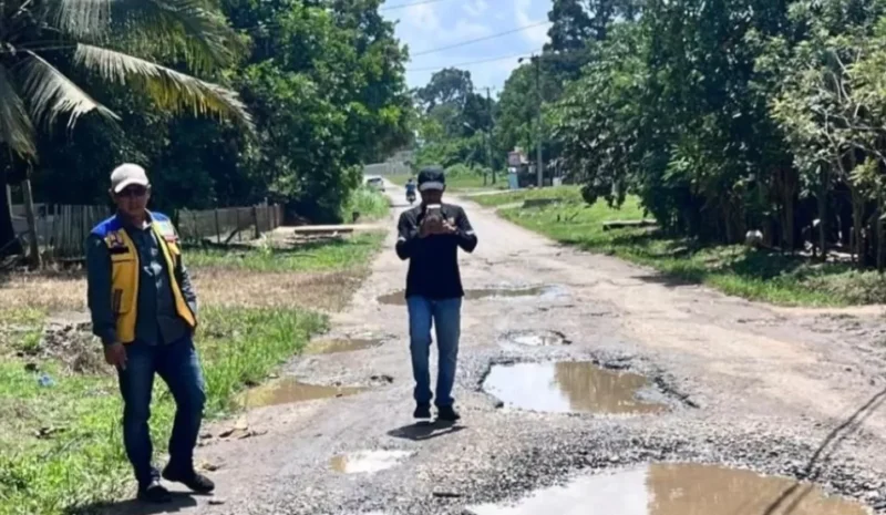 Tim dari PUTR Provinsi Jambi dan Direktorat Jenderal Bina Marga Kementerian PUPR melalui Balai Pelaksanaan Jalan Nasional (BPJN) Jambi turun ke lapangan ( poto : jambione.com )