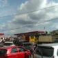 Antrean kenadaraan mengisi BBM subsidi di salah satu SPBU di Kota Jambi.( poto : jambione.com )