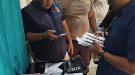 Penyelundupan 68 iPhone Jambi kembali terungkap ketika petugas Bea Cukai Jambi menggelar pemeriksaan di Pelabuhan Roro Kuala Tungkal.( poto : JAMBIONE.COM )