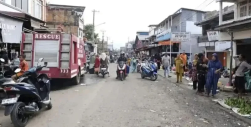 Kondisi trotoar di Pasar Tanjung Bajure, Kota Sungai Penuh akan direvitalisasi.( poto : jambione.com )
