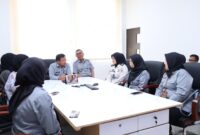 Kepala Kantor Wilayah Kementerian Hukum Jambi, Jonson Siagian(tengah)( poto : jambilink )