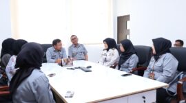 Kepala Kantor Wilayah Kementerian Hukum Jambi, Jonson Siagian(tengah)( poto : jambilink )