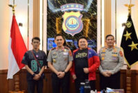 Kapolda Jambi Irjen Pol. Krisno H. Siregar, S.I.K., M.H. saat menerima audiensi Perkumpulan Komunitas Bola Basket Jambi di Ruang Kerja Kapolda Jambi, Rabu (03/06/2026).( Poto : infojambi.com )