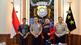 Kapolda Jambi Irjen Pol. Krisno H. Siregar, S.I.K., M.H. saat menerima audiensi Perkumpulan Komunitas Bola Basket Jambi di Ruang Kerja Kapolda Jambi, Rabu (03/06/2026).( Poto : infojambi.com )