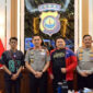 Kapolda Jambi Irjen Pol. Krisno H. Siregar, S.I.K., M.H. saat menerima audiensi Perkumpulan Komunitas Bola Basket Jambi di Ruang Kerja Kapolda Jambi, Rabu (03/06/2026).( Poto : infojambi.com )