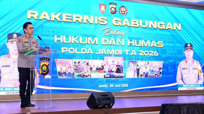 Kapolda Jambi Irjen Pol. Krisno H. Siregar saat Rakernis Bidkum Bidhumas Polda Tahun Anggaran 2026 di Aula Lantai III Gedung Siginjai Polda Jambi, Kamis (4/6/2026). ( poto : infojambi.com )