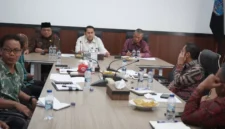Bupati Merangin M Syukur (tengah).poto : metrojambi.com )