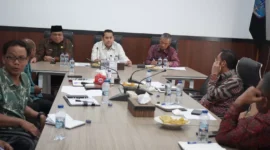 Bupati Merangin M Syukur (tengah).poto : metrojambi.com )