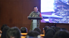 Gubernur Jambi Al Haris saat mengajak mahasiswa Universitas Jambi (UNJA) terlibat aktif dalam upaya menekan kebakaran hutan dan lahan( poto : bicarajambi.com)