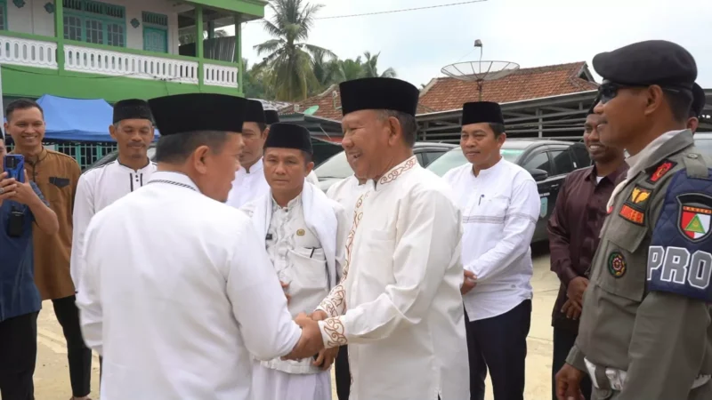 Gubernur Jambi Al Haris hadir langsung dalam kegiatan tersebut bersama Wakil Bupati Merangin A Khafidh.( poto : metrojambi.com )