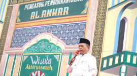 Gubernur Jambi Dr. H. Al Haris menegaskan peran pesantren Al-Anwar dalam mencetak generasi muda yang berilmu, berakhlak.( poto : bicarajambi.com )
