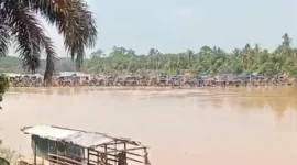 WALHI Jambi mencatat sedikitnya sekitar 300 rakit aktif melakukan aktivitas penambangan emas ilegal.( poto : metrojambi.com )