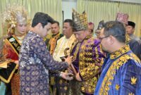 Wakil Wali Kota Jambi, Diza Hazra Aljosha, memimpin langsung prosesi tersebut sebagai pemangku adat sekaligus pembina LAM Kota Jambi.( poto : wartanews.co )