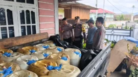 Puluhan jerigen solar subsidi diamankan Polres Kerinci.( poto : metrojambi.com )