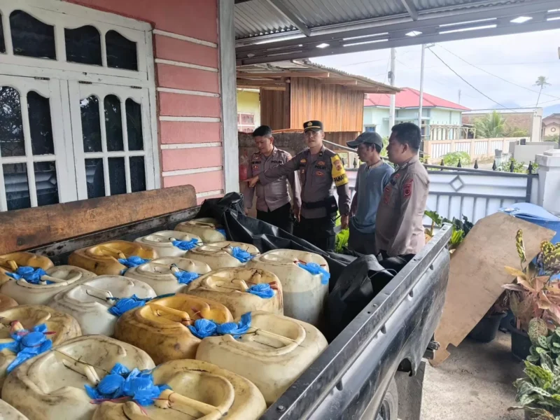 Puluhan jerigen solar subsidi diamankan Polres Kerinci.( poto : metrojambi.com )