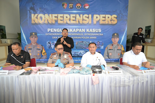 Polda Jambi menggelar konferensi pers di Lobby Mapolda Jambi, Selasa (30/6/2026).( poto : bicarajambi.com )