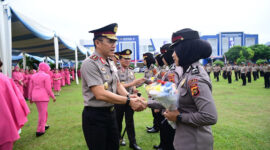 Kapolda Jambi Irjen Pol. Krisno H. Siregar, S.I.K., M.H. memimpin langsung Upacara Kenaikan Pangkat Anggota Polri Periode 1 Juli 2026 di Lapangan Mapolresta Jambi, Selasa (30/6/2026).( poto :bicarajambi.com )