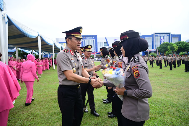Kapolda Jambi Irjen Pol. Krisno H. Siregar, S.I.K., M.H. memimpin langsung Upacara Kenaikan Pangkat Anggota Polri Periode 1 Juli 2026 di Lapangan Mapolresta Jambi, Selasa (30/6/2026).( poto :bicarajambi.com )