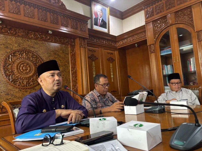 Ketua TAG Jambi, Syahrasaddin, memimpin kehadiran jajaran tenaga ahli( poto : jambilink.id )