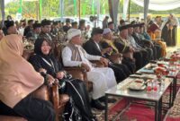 Ketua PW ISMI Jambi, Hj. Ernawati, S.Ag(kiri)., M.Pd. menghadiri wisuda santri dan tahfidz di Pondok Pesantren PKP Al Hidayah Kota Jambi.( poto : jambilink.id )