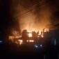 Kebakaran rumah orang tua Asraf di Desa Sebukar, Kerinci.( poto : jambiekspres.co.id ).