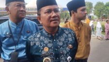 Wali Kota Jambi Maulana menegaskan evaluasi ketat ASN OPD Jambi saat memimpin apel pagi di Lapangan Balaikota Jambi, Senin (15/6).( poto : jambiekspres.co.id )