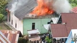 Kebakaran rumah di Desa Bedeng Delapan, Kayu Aro Barat, Kerinci( Poto : istimewa)