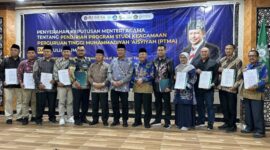 Penyerahan SK Menteri Agama untuk Prodi Pendidikan Agama Islam UM Jambi berlangsung di Universitas Muhammadiyah Karanganyar.( poto : halojambi.com )