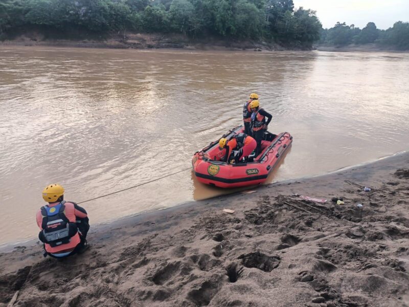 Operasi pencarian melibatkan sedikitnya 27 personel dari berbagai unsur.( poto : jambilink.id )