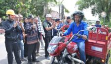 Wali Kota Jambi Dr. dr. H. Maulana, M.K.M., bersama Wakil Wali Kota Diza Hazra Aljosha turun langsung bergotong royong.( poto : jambilink.id )