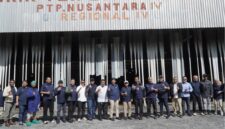 Dewan Komisaris bersama manajemen memperketat penerapan Standard Operating Procedure (SOP) di lini produksi.( poto : jambilink.id )