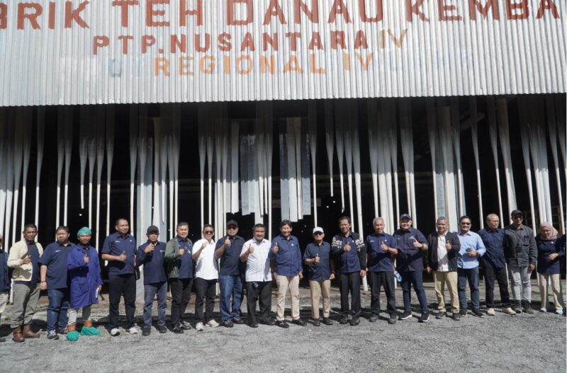 Dewan Komisaris bersama manajemen memperketat penerapan Standard Operating Procedure (SOP) di lini produksi.( poto : jambilink.id )