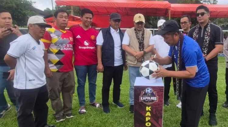 Bupati saat pembukaan kapolres cup( Poto : RRI)