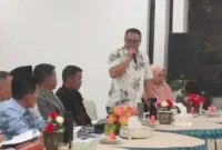 Wali Kota Sungai Penuh, Alfin (tengah), memimpin langsung rapat koordinasi di Aula Rumah Dinas Wali Kota, Kamis malam 4 Juni 2026.( poto : RRI )
