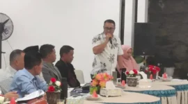 Wali Kota Sungai Penuh, Alfin (tengah), memimpin langsung rapat koordinasi di Aula Rumah Dinas Wali Kota, Kamis malam 4 Juni 2026.( poto : RRI )