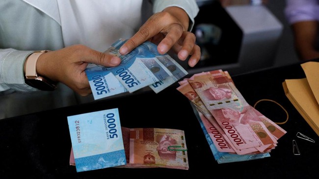 Realisasi pembayaran gaji ke-13 yang telah dibayarkan hingga Senin (8/6) mencapai Rp15,2 triliun untuk 2.400.920 pegawai/personel ( ilustrasi poto : istimewa )