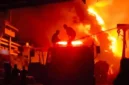 kebakaran di pabrik pengemasan minyak goreng di Talang Duku, Kecamatan Taman Rajo, Muaro Jambi, pada Sabtu (6/6/2026) dini hari.( poto :jambiekspres.co.id )