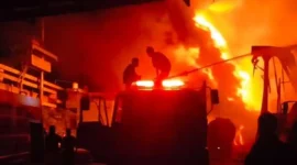 kebakaran di pabrik pengemasan minyak goreng di Talang Duku, Kecamatan Taman Rajo, Muaro Jambi, pada Sabtu (6/6/2026) dini hari.( poto :jambiekspres.co.id )