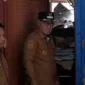 Wali Kota Sungai Penuh, Alfin, murka saat tahu kondisi puskesmas yang kumuh.( poto : jambione.com )