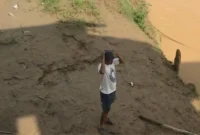 Air Sungai Batanghari di wilayah Kecamatan Muara Bulian, Kabupaten Batang Hari, surut, Jumat (19/6/2026).( poto : tribunjambi.com )
