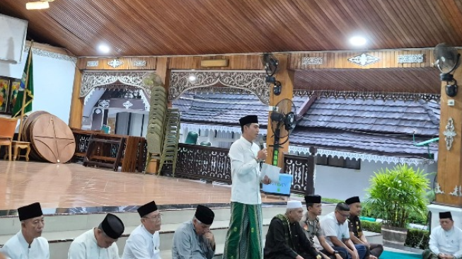 Bupati Batang Hari Muhammad Fadhil Arief menghadiri doa bersama dan tausiah 1 Muharram 1448 Hijriah di Serambi Rumah Dinas Bupati Batang Hari, Muara Bulian, Senin (15/6/2026).( poto : infojambi.com )