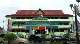 Polemik kepemimpinan Unbari Jambi memanas akibat sengketa dua yayasan yang belum selesai.( Poto : Universitas Batanghari )