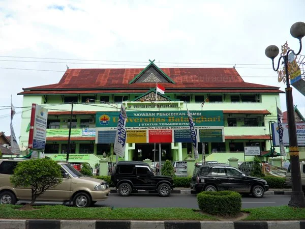 Polemik kepemimpinan Unbari Jambi memanas akibat sengketa dua yayasan yang belum selesai.( Poto : Universitas Batanghari )