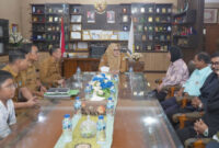 Bupati Tanjabtim, Dillah Hikmah Sari, menerima kunjungan investor dari Malaysia.(poto: infojambi.com).